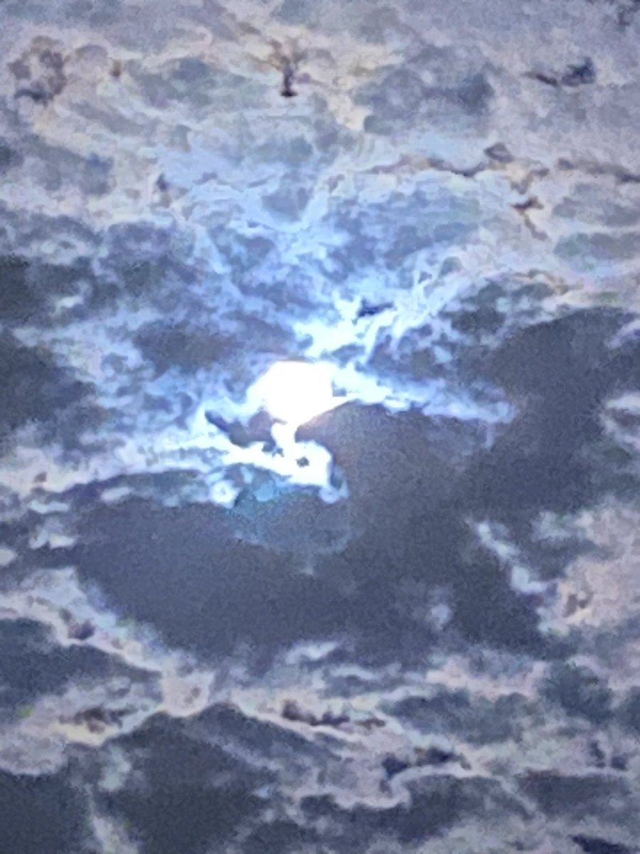86thdj's tweet photo. Quote tweet this with a sky pic taken by you. https://t.co/fVONGAHmun