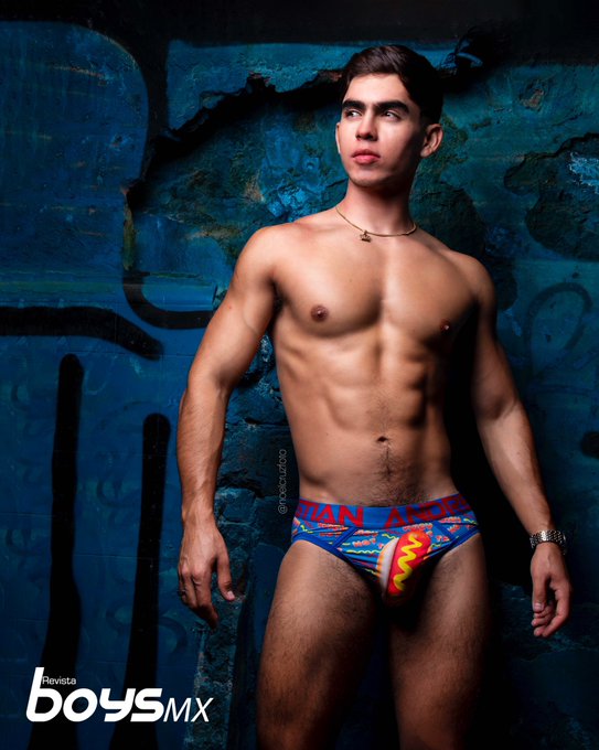 Domingo de #HOTDOGS  ?? TOONY CANO de Guadalajara en Portafolio #BoysMx @juniorcanoca nos nos contó sus