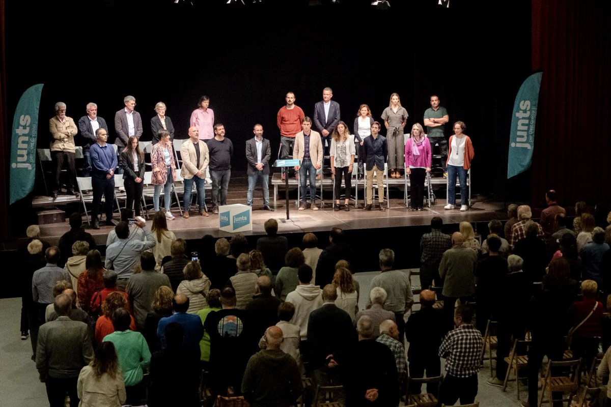 vadorverges's tweet photo. Quin gran alcalde q és i seguirà sent segur en @jrocaventura! Amb una llista renovada d persones disposades a servir amb determinació, treball i talent els veïns d cadascun dels 7 pobles d St Gregori. Amb 222 propostes pensades i consensuades. Un honor haver-vos pogut acompanyar! https://t.co/KTj0mvNNM4