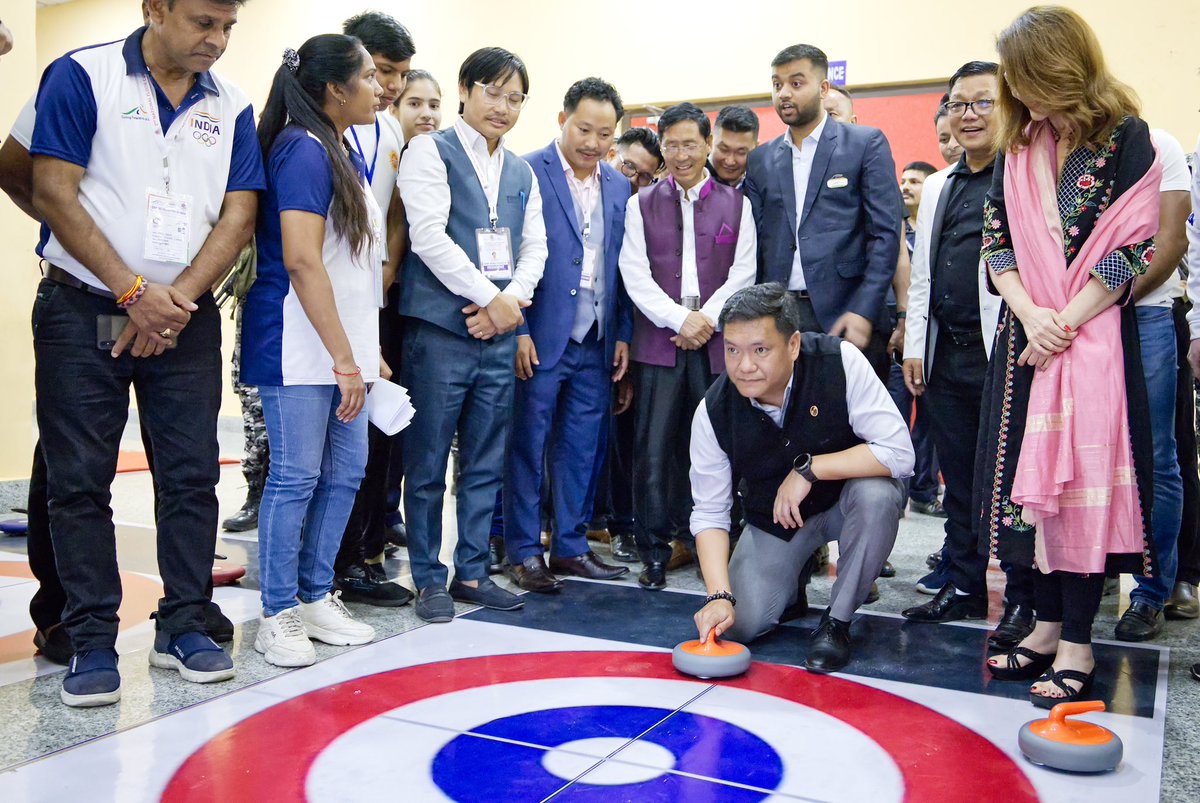 PemaKhanduBJP's tweet photo. Attended closing ceremony of 2nd National Floor Curling Championship at DK Convention Hall, Itanagar.

Guest of Honour Hon MP Shri @NabamRebia ji and special guest Padma Shri Olympian Shri Yogeshwar Dutt ji also joined the ceremony. 

My gratitude for their words of encouragement for the participants. 1/4