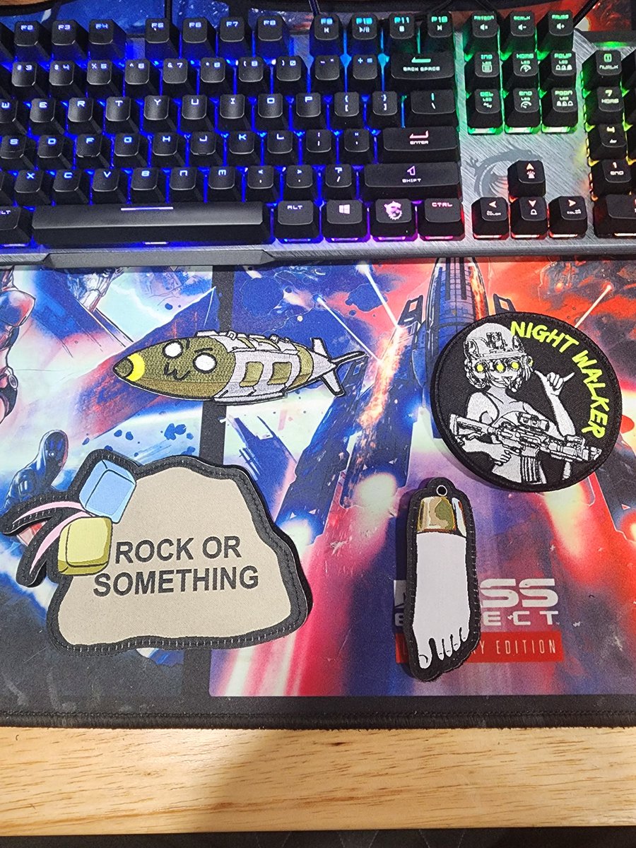 StarlightPrism's tweet photo. Patches from @PKPatchworks finally arrived! Time to go buy a lottery ticket with my lucky rabbit's foot.
#MMOARTPG
#capippalist https://t.co/QW5il3VGrE
