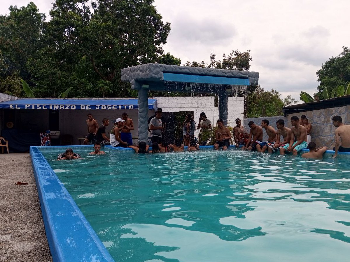 ejb_cavcm's tweet photo. 🚨 #CEMAE || El día de ayer se realizó el plan recreacional de la Compañía Mando y Servicio de esta indigne unidad, en el cual se efectuaron diversas actividades recreativas y entrega de obsequios, con la finalidad de incrementar el espíritu de cuerpo de la tropa alistada.
#21May https://t.co/a08lHZpJFf