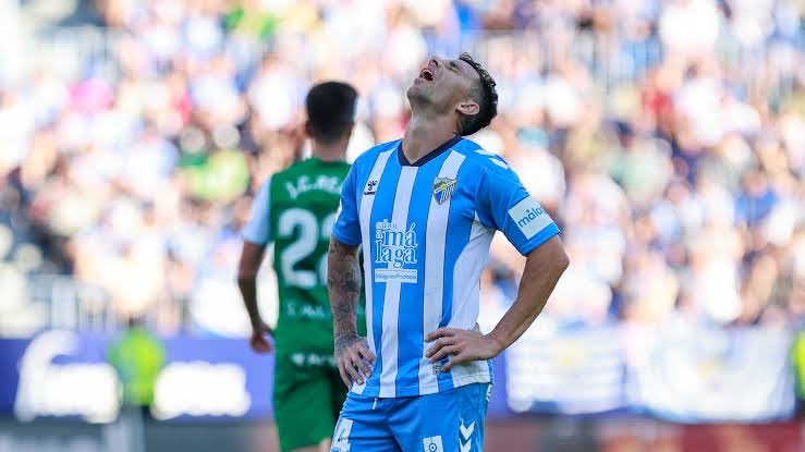lnstantFoot's tweet photo. 🚨 OFFICIEL ! Malaga est relégué en 3ème division espagnole ! 😱🇪🇸

Il y a quelques années encore, le club disputait la Ligue des Champions ! 

Clin d’œil du destin ? En 2017, l’ex président du club, Nasser Al-Thani, déclarait : « Par la grâce d’Allah, la racaille catalane ne sentira pas l’odeur de la Liga ! » 

Résultat : le club est cette fois-ci de nouveau rétrogradé en division inférieure… la saison où le Barça est champion d’Espagne ! 😭