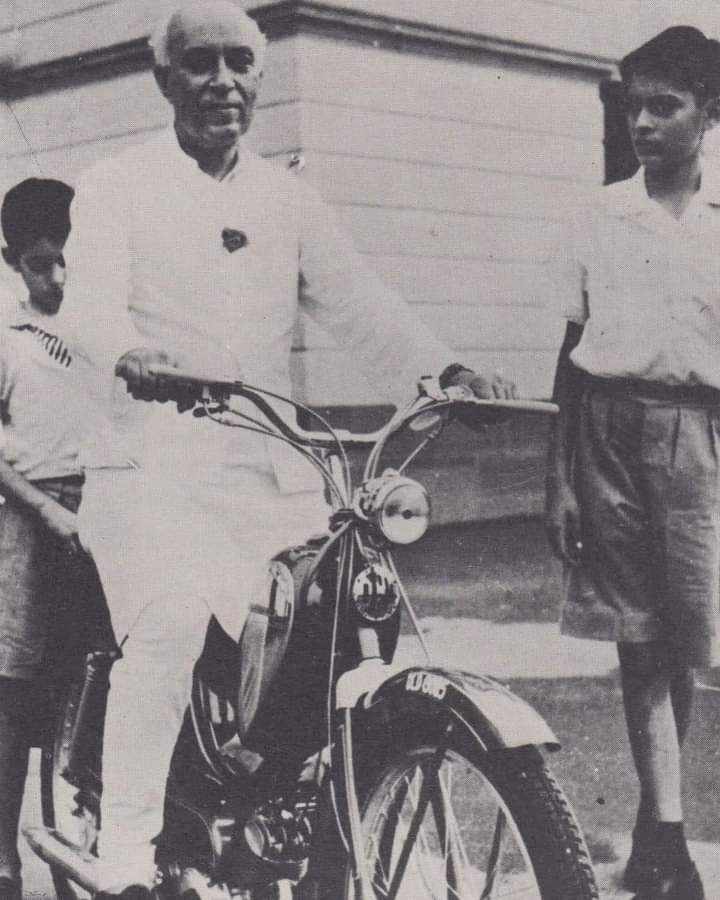 #JawaharlalNehru with #RajivGandhi and #SanjayGandhi 

#RememberingRajiv