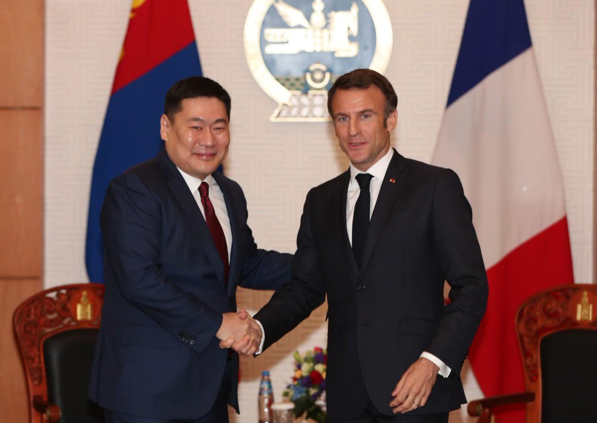 Luvsannamsrai Oyun-Erdene, Prime Minister of Mongolia, receives H.E. Emmanuel Macron, President of the French Republic. 

During the meeting, Mongolian Prime Minister Oyun-Erdene urged the French President Emmanuel Macron to facilitate special consideration for the development of