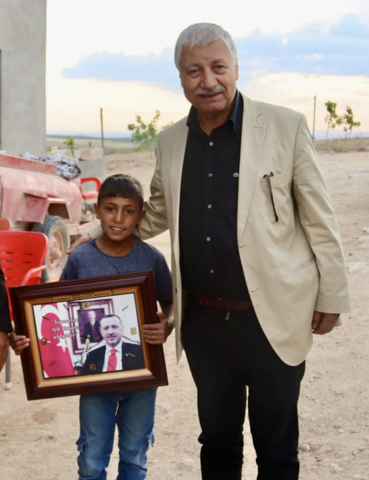 Duyanlara, duymayanlara; Biz onu seviyoruz. 
#DogruZamanDogruAdam 
<a href="/RTErdogan/">Recep Tayyip Erdoğan</a> <a href="/erkankandemir/">Erkan Kandemir</a> <a href="/bybekirbozdag/">Bekir  Bozdağ</a> <a href="/urfaskm2023/">AK Parti Şanlıurfa SKM Başkanlığı</a>