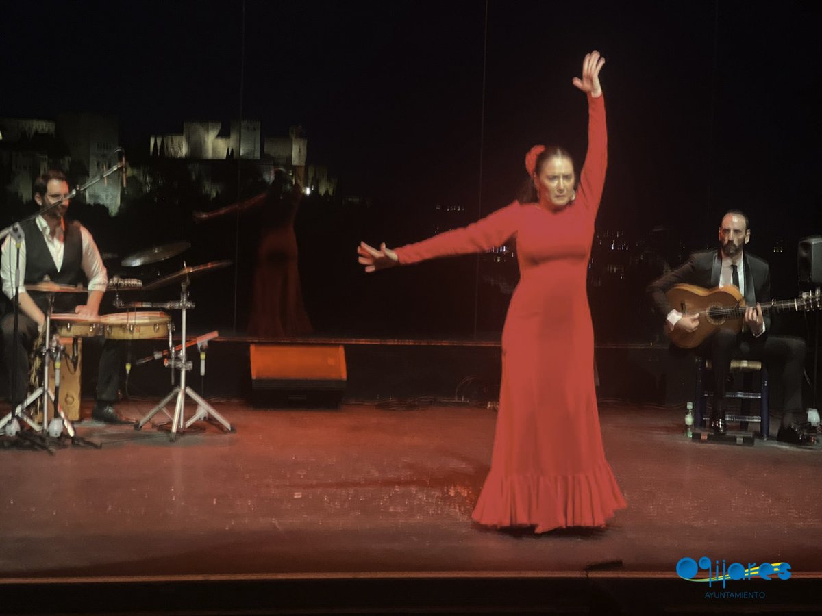 AytoOgijares's tweet photo. 💃🏻 En el día de ayer, nuestro alcalde, Estéfano Polo, tuvo el honor de acompañar a La bailaora de Ogíjares, Eva Esquivel, en el estreno de su nuevo espectáculo “Disociados” en el Sacromonte. 👏 https://t.co/j3BvnlSyIG