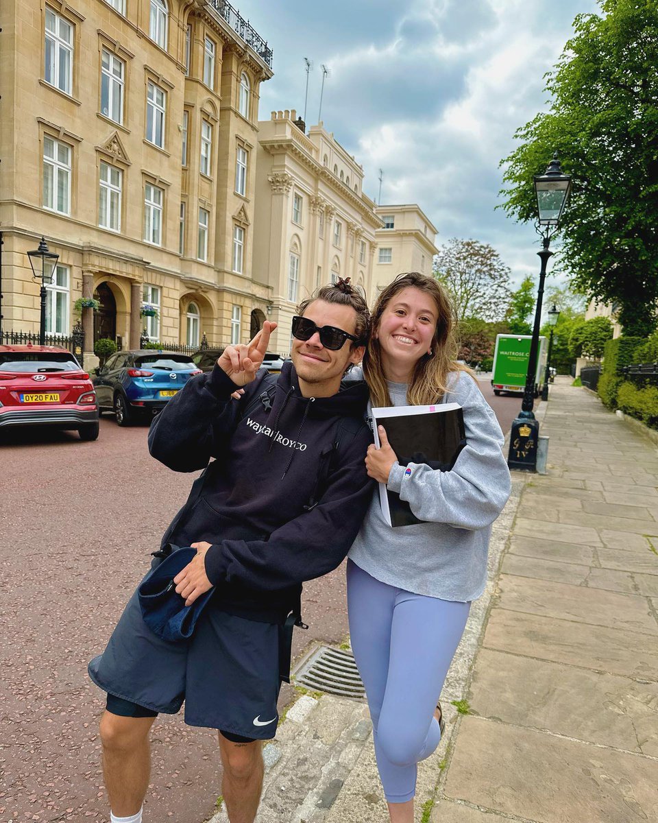 Harry with a fan today in London! ©️jordan_ariel