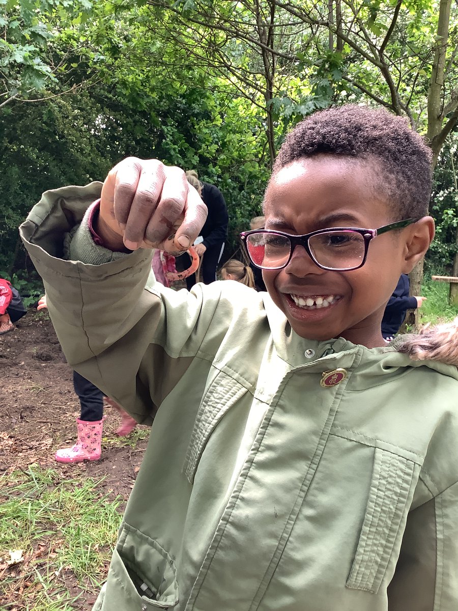 ourFAB_EYFS's tweet photo. Reception children have LOVED all things worms this week! From creating worms, making wormeries and digging for worms! 🪱🪱🪱🪱 https://t.co/mwUyKyuwBQ