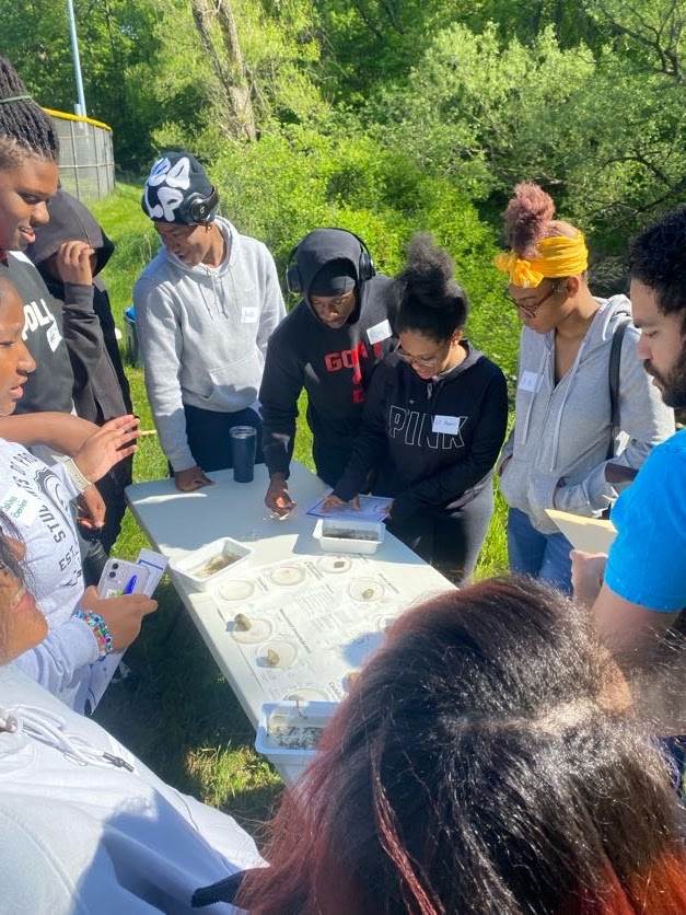 BedfordHS's tweet photo. Bedford Science Students would like to thank the Cuyahoga Soil & Water Conservation District for hosting a "Field Investigation Experience" at BHS yesterday! #BHS #Bedford #Science #fieldinvestigation #Nature #Outdoors https://t.co/u0oNa8eRg8