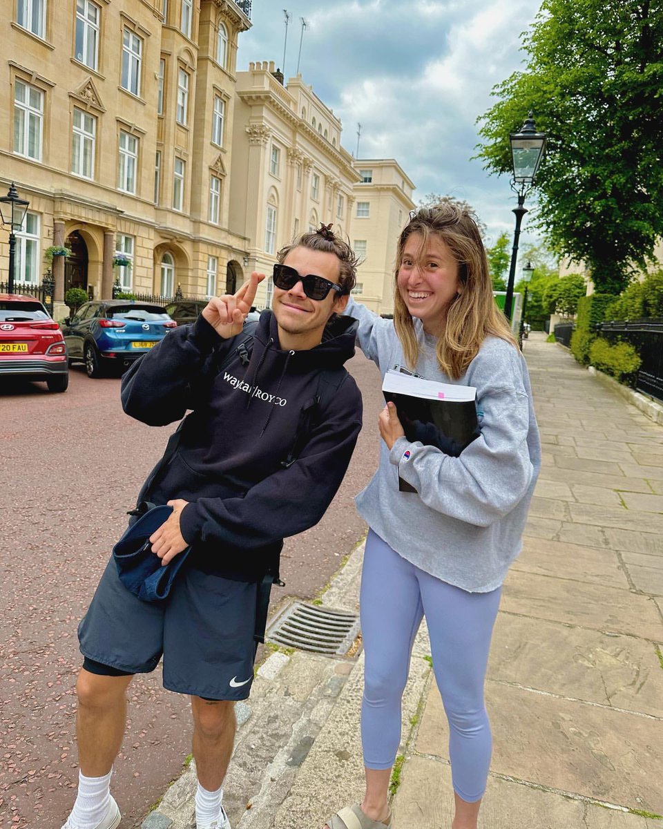 Harry with a fan in London today - May 21 (via jordan_ariel)