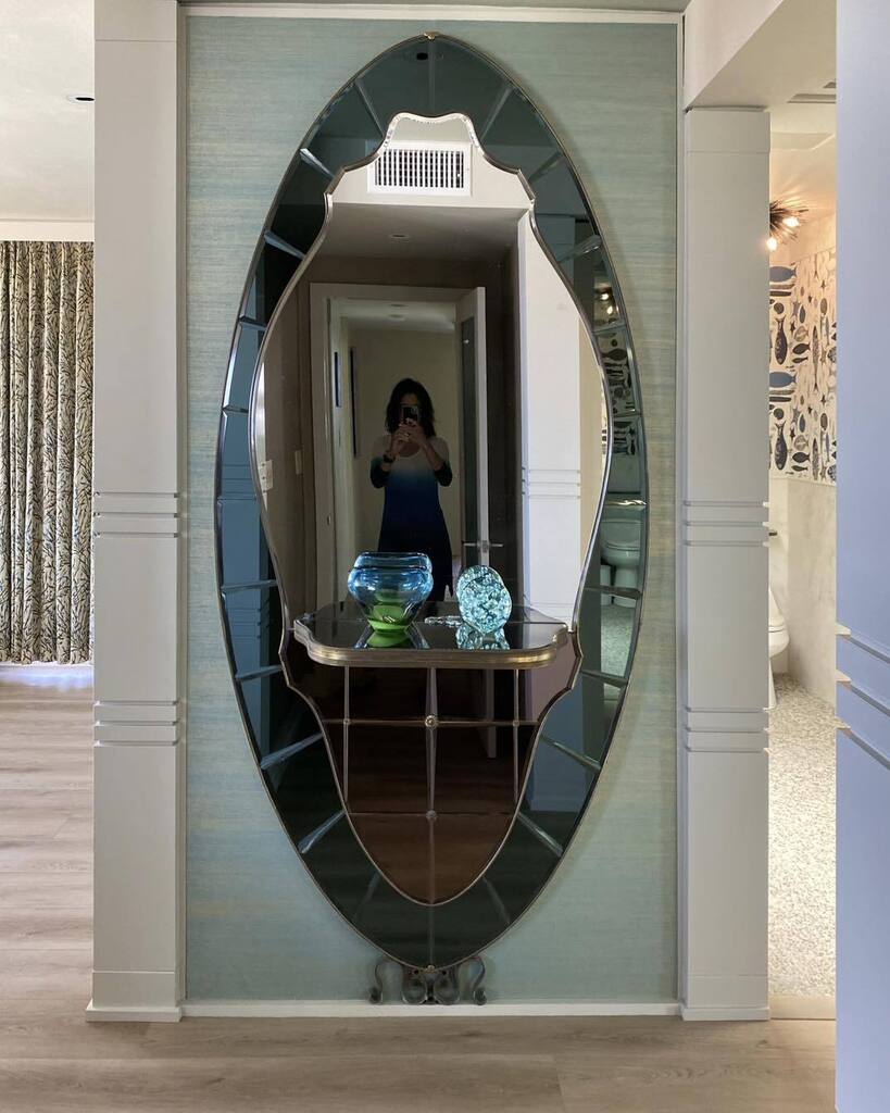 LA_Designs's tweet image. During this remodel, we raised the vestibule ceiling for this vintage Art Deco mirror purchased for my fab client! 
Added the #schumacher wallpaper behind to highlight! 

#artdecomirror 
#ihavethisthingwithdetails #luxuryinteriordesigner #lasvegasinteriordesigner