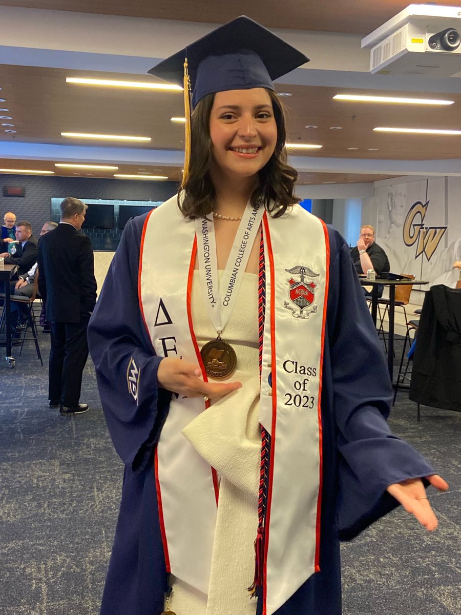 GWBradleyLab's tweet image. Luther Rice Fellows wear a special medal (and sit with the Dean!) at graduation— the flare looks perfect on Dasha! Congratulations!!
#GWCommencement