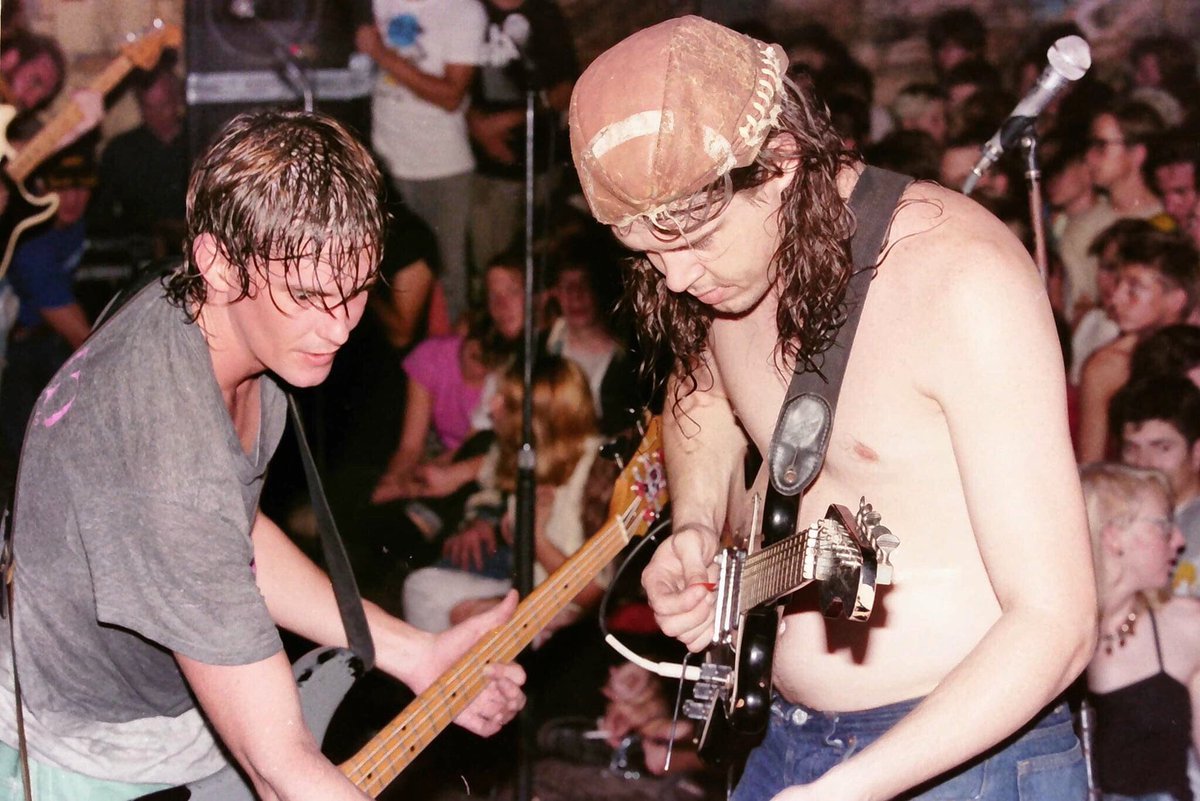 buttholesurfers's tweet photo. Human football
Photo by Eric Mark Lord
#ButtholeSurfers #SundayNightFootball #GibbyHaynes #PaulLeary https://t.co/N5URvtUNoR