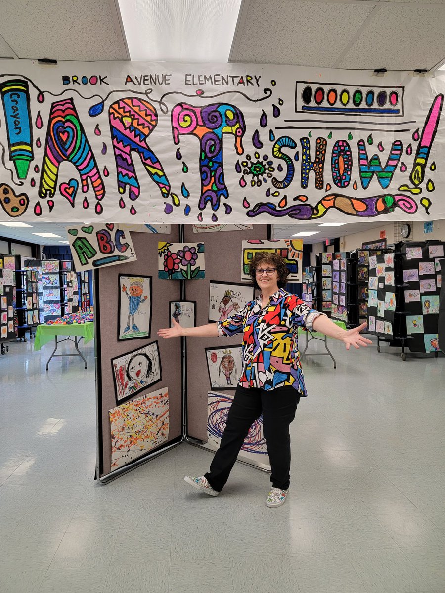 apig8e's tweet photo. So proud of my little artists showcasing their talent in their 1st Brook Avenue Elementary School Art Show. The students created an Interactive Infinity Glow Room that was a big hit. What a night!
@bayshorearts 
@BrookAveSchool 
@BayShoreSchools https://t.co/DEmoaBqamC