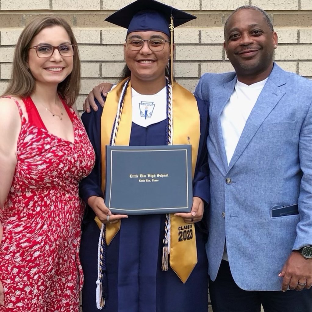 IV_vineyard's tweet photo. I could not wait for this day! 🎉 My future is bright because I have faith in me! Thank you to my parents and my family for the 18 yrs of support! #workfirst #adaptandovercome #iamnotmydisability #workhard4whatuwant #sheready #BCbound https://t.co/yEGLLaN6wf
