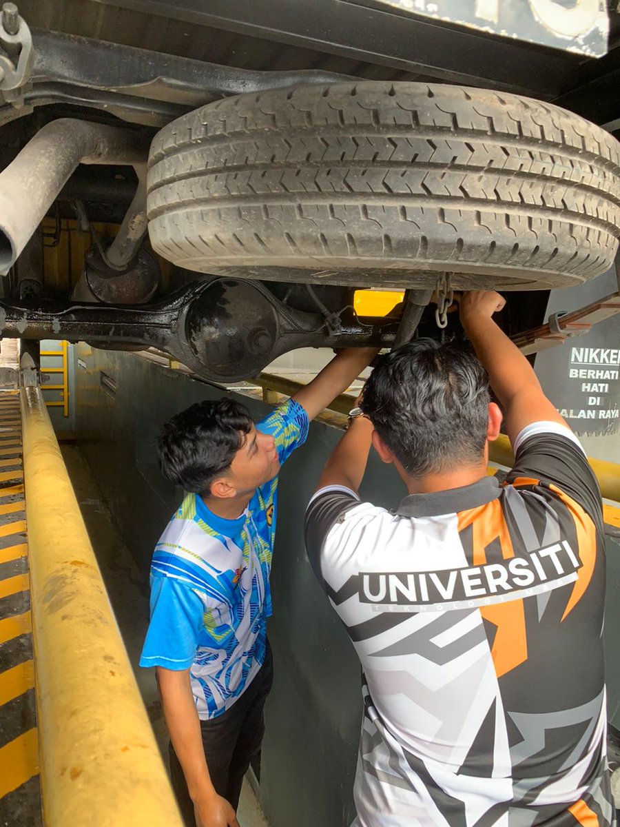 danialjkrckm's tweet photo. AHAD : 21/5/2023

- Kerja pemeriksaan kenderaan dari Jabatan Keselamatan dan Kesihatan Pekerjaan
- Melapor diri kpd Encik Bakhtiar selaku ketua di bahagian Workshop
- Kerja-kerja brake bleeding utk kenderaan dari JKR Elektrik

@EnCiK_JM1 
@JKRCKMKedah 
#internfebjun2023
#ckmkedah https://t.co/SsdyB0zabX
