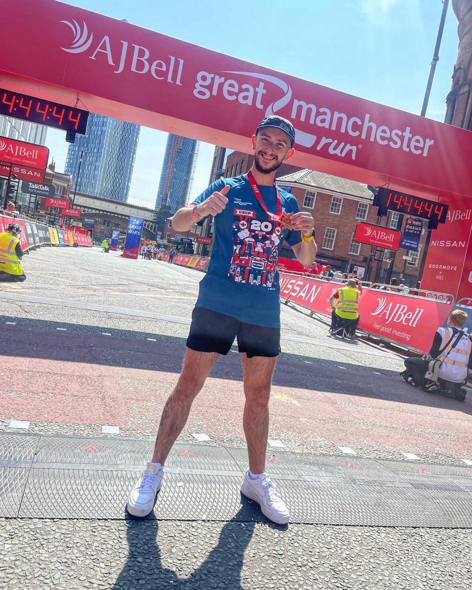 therunningmanc's tweet photo. WHATTTT… I did it! New 10K PB - Sub 45! 👊🏻 Pushed through. Remembered the advice we had from @EilishMccolgan and got it done. Incredible experience and one I’ll never forget.
Thank you @Great_Run 🐝
#GreatManchesterRun #ukrunchat #runnersuk @UKRunChat https://t.co/4Y0BSC5HHv