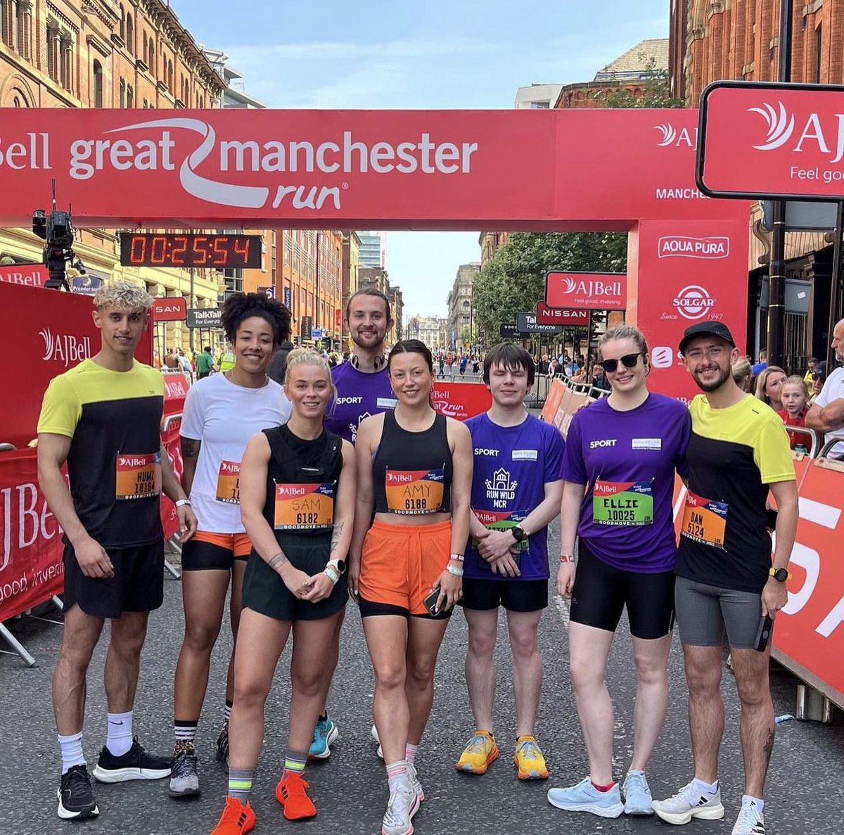 therunningmanc's tweet photo. WHATTTT… I did it! New 10K PB - Sub 45! 👊🏻 Pushed through. Remembered the advice we had from @EilishMccolgan and got it done. Incredible experience and one I’ll never forget.
Thank you @Great_Run 🐝
#GreatManchesterRun #ukrunchat #runnersuk @UKRunChat https://t.co/4Y0BSC5HHv