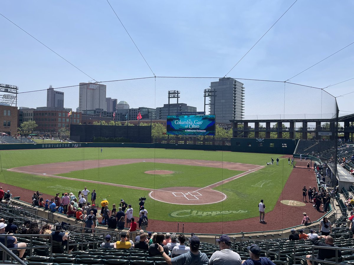 Great day for Family Day at #clipshow #ThisShipRocks @CLBClippers