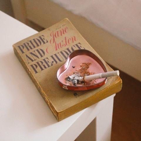 studylua's tweet image. 🇧🇷 oi, eu sou a lua

bem-vindos ao meu diário de produtividade, desabafos e poemas 🖤 

• 23 anos, escorpiana
• psicóloga, estudando Psicologia do Trabalho e Gestão de Pessoas #studytwt #studytwtbr
• escrevo romance e poesia
• tenho bpd #bpdtwt (sejam gentis)
• pt br+en