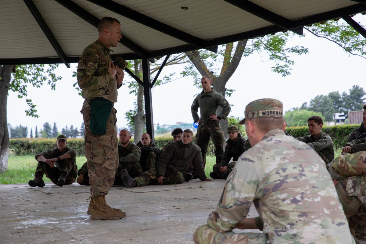 173rdAbnBde's tweet image. #SundayService 🇺🇸🇳🇱

From the Italian Alps 🏔️ to Larissa, Greece 🇬🇷, we bring spiritual readiness everywhere we go 🪂

@USArmy 📸 by Staff Sgt. Alexander Skripnichuk 

#StrongerTogether #SwiftResponse #ToughInSpirit