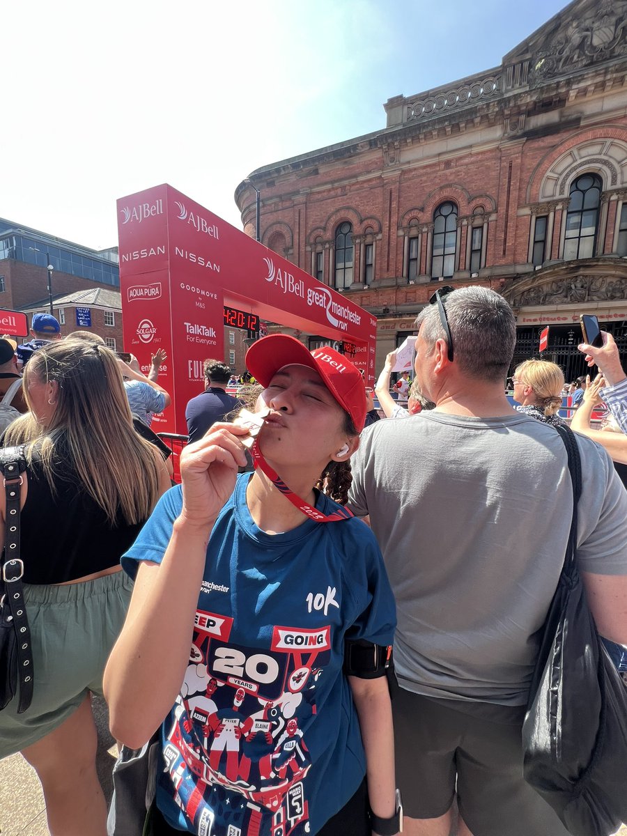 _deLIEZious_'s tweet photo. My first ever joining and finished 10k 😅😅
#GreaterManchesterRun #BlueWave 
@MFTnhs @MFT_Charity @NorthMcrGH_NHS https://t.co/4jgH9342jx