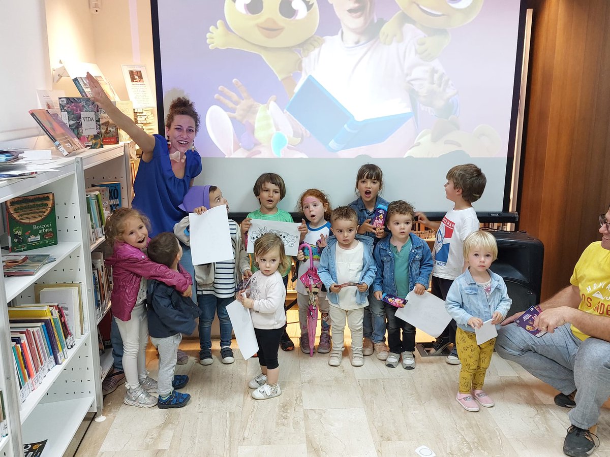 📢#LaSupernit a les biblioteques
La #Biblioteca s'omple de fans de #Titó, John C i els Fa La La per anar d'excursió a través dels llibres, cantar, ballar...
Més d'11 mil participants arreu de Catalunya
📚 Us esperem a la biblioteca per continuar viatjant amb la #lectura!
<a href="/SomSX3/">SX3</a>