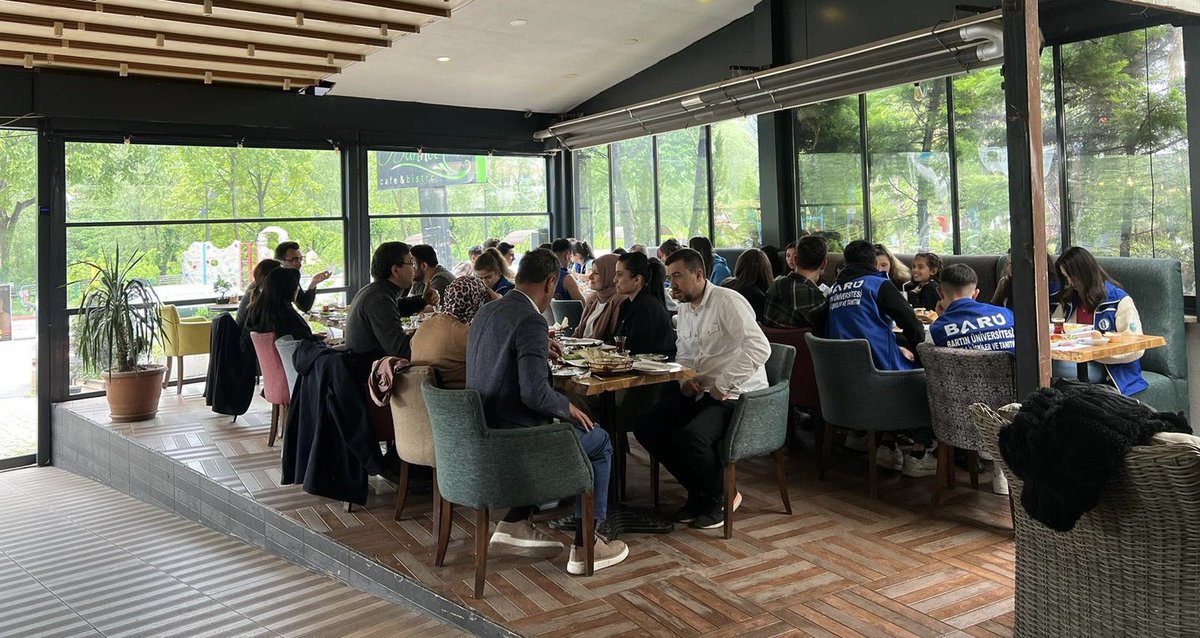 ayacar7479's tweet photo. Halkla ilişkiler öğrecileri, çocuklarla buluştu

19  Mayıs  Atatürk'ü  Anma,  Gençlik  ve  Spor  Bayramı'nda  Bartın  Üniversitesi  Bartın  MYO Müdürlüğüne bağlı Halkla İlişkiler ve Tanıtım Programı öğrencileri ile  Bartın  Aile  ve  Sosyal  Hizmetler  İl  Müdürlüğü'ne bağlı+++ https://t.co/iHrTh8Rwqr