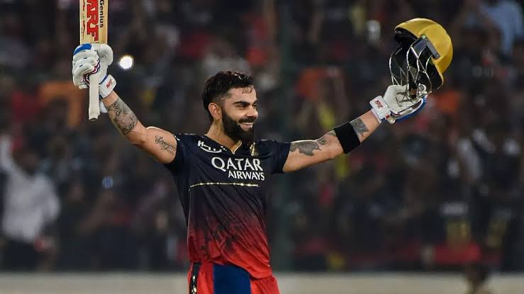 सहारे ढूढने की आदत नही हमारी,
हम अकेले पूरी महफ़िल के बराबर हैं!
#ViratKohli