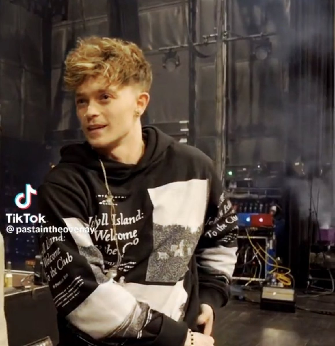 char ⁴⁴ ❀ tweet media