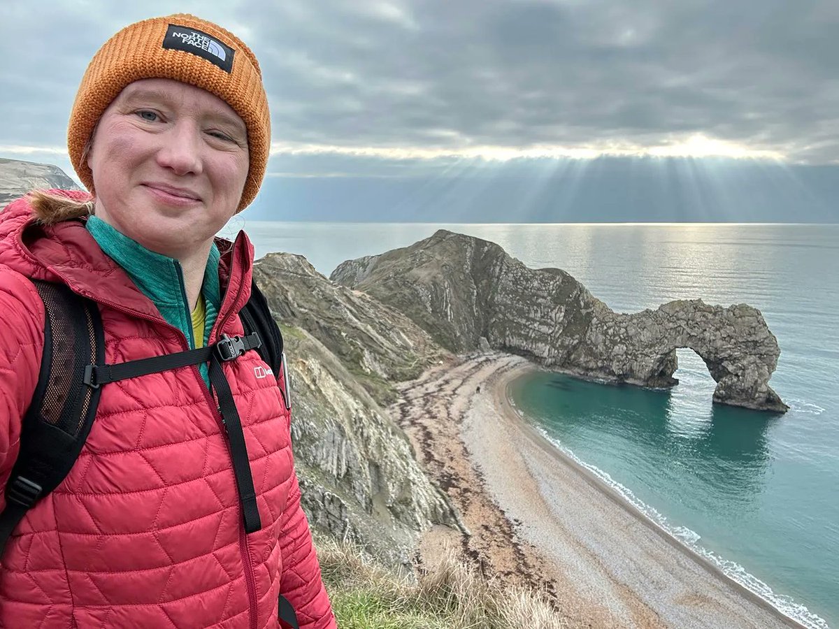 I love @VisitDorset. It's such a beautiful place to walk. In this post I share two contrasting walks on the Dorset coast. The iconic rugged and rocky one. And another more about the rolling countryside. >> splodzblogz.co.uk/2023/02/19/two… #GoHiking #GetOutside #OneHourOutside