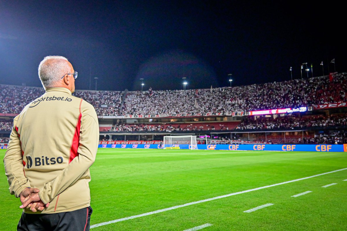liberta___depre's tweet photo. O 'ressurgimento' de Dorival Júnior. 

- No Ceará fez a melhor campanha da história de um time brasileiro na fase de grupos da Sul-Americana em 2022.

- No Flamengo, foi Campeão (INVICTO) da Libertadores e da Copa do Brasil.

- No São Paulo, está a 9 jogos sem derrotas, sendo: 5 vitórias e 4 empates.

📸: Mauricio Rummens