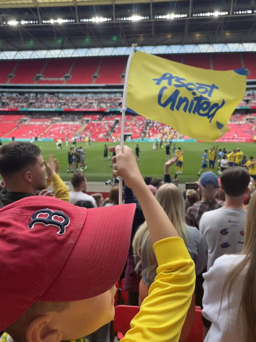 Wembley winners! Congratulations @AscotUnitedFC - what an amazing day for all associated with the club 🟡🔵 #YellasgotoWembley