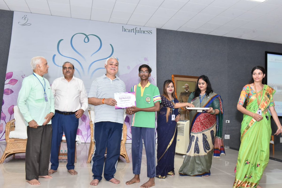 ChiefSecyUP's tweet image. आज प्रातः मुझे श्रीराम चंद्र मिशन हार्टफुलनेस इंस्टीट्यूट के नवीनीकृत ध्यान केन्द्र हॉल का शुभारंभ कर हार्टफुलनेस ध्यान योग में भाग लेने का सुअवसर प्राप्त हुआ। मैंने व वहां बड़ी संख्या में उपस्थित लोगों ने हार्टफुलनेस ध्यान कर अत्यंत शांति व प्रसन्नता का अनुभव किया।