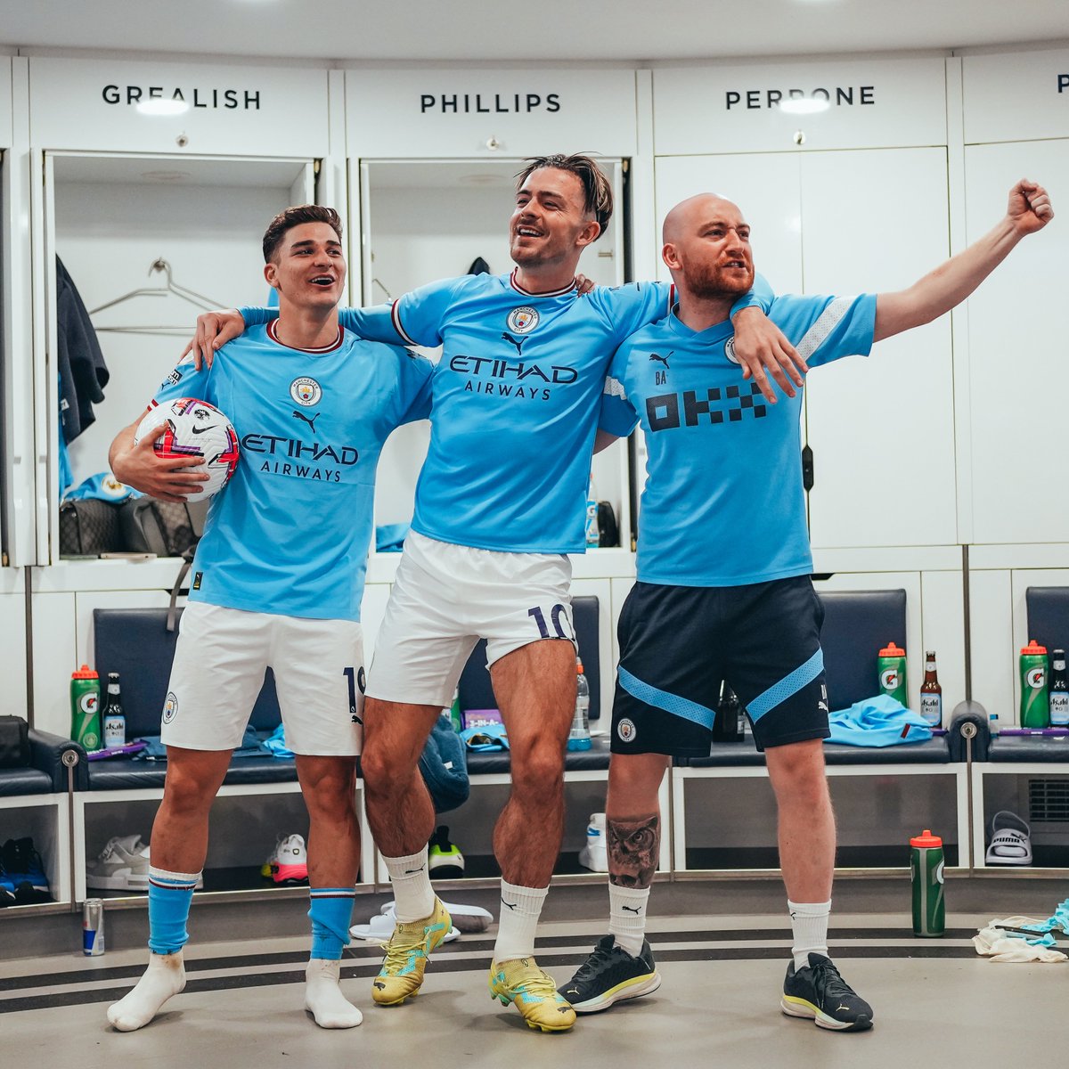 ManCity's tweet photo. Let the celebrations begin! 🎉