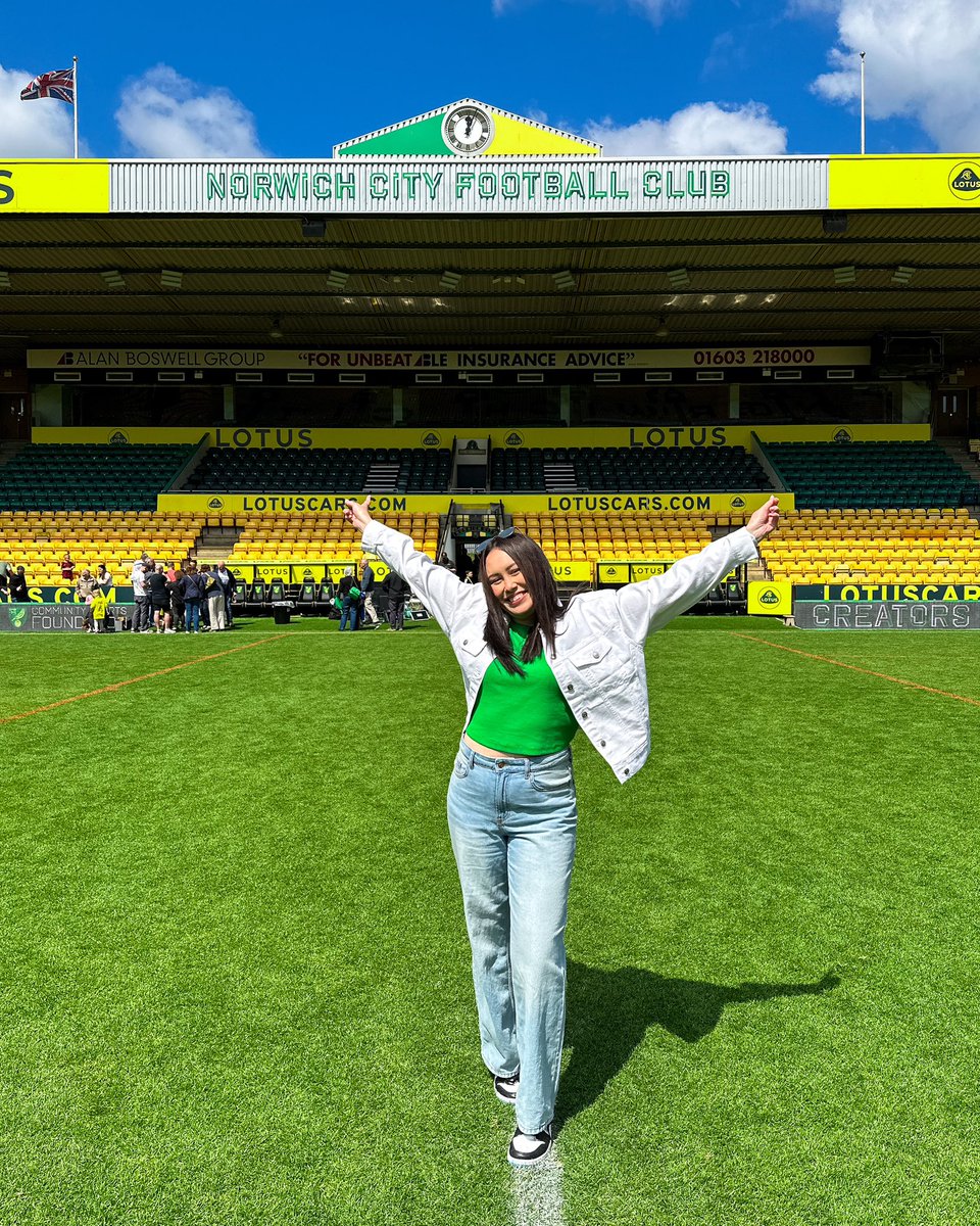 thank you SO much to @1JEsports for having me as part of your hosting team for this year’s #CreatorsAtCarrowRoad 💚💛 

i had the best time hosting & interviewing my fellow creators who were playing and the fans who came down 😁 hope to be part of more, loved it!