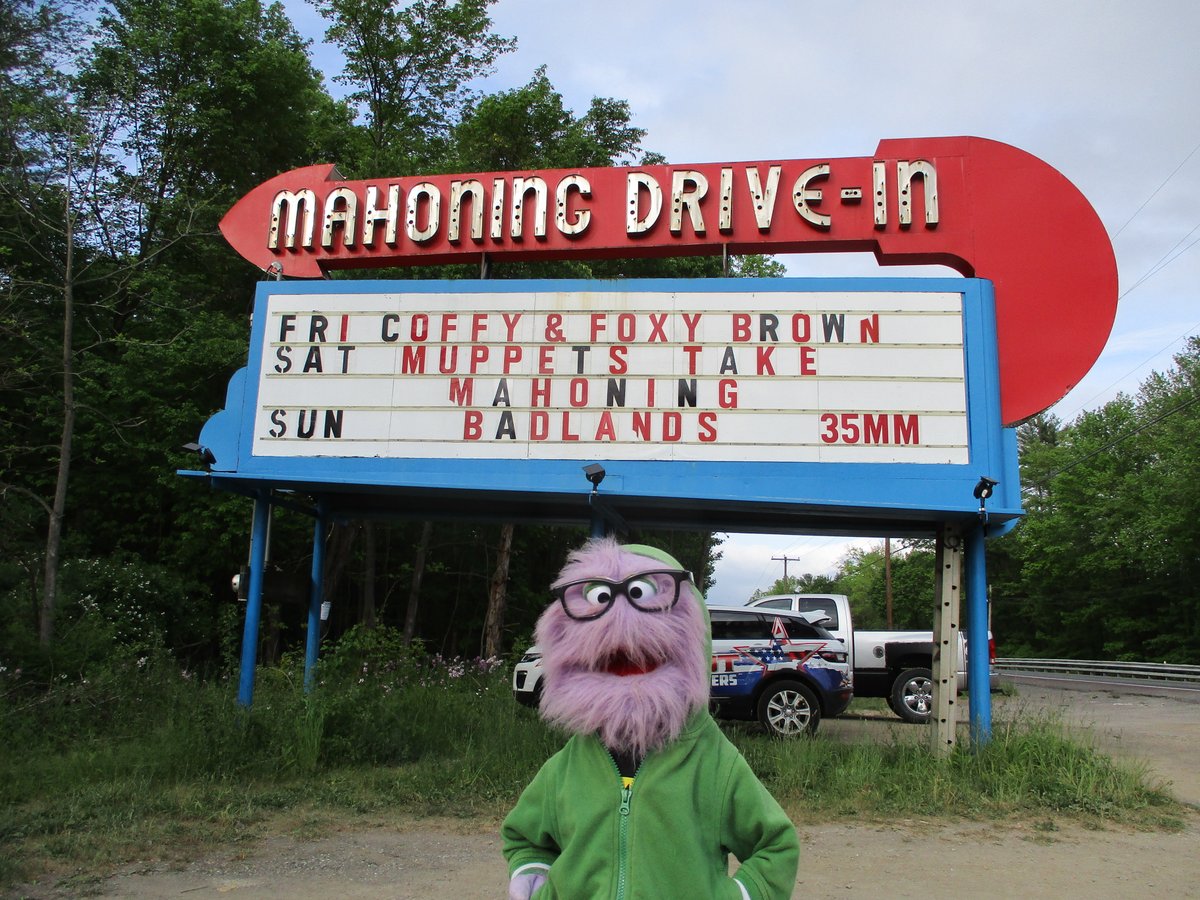 brotherzee's tweet photo. Smort Smortz visits the Mahoning Drive-In Theater for their incredible MUPPETS TAKE MAHONING event! @MahoningDIT #Mahoning #DriveIns #DriveInTheaters #35mm #Muppets #Puppets #Smortz #Smortzflicks https://t.co/CkRMMpQmaZ