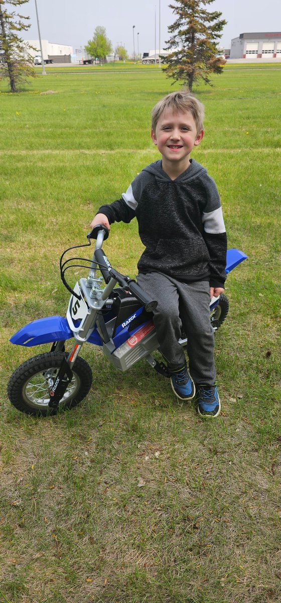 JakeFortyX's tweet photo. Dirt bike training day 1 lol w @MrsForty01 https://t.co/0hYdJzl5vc