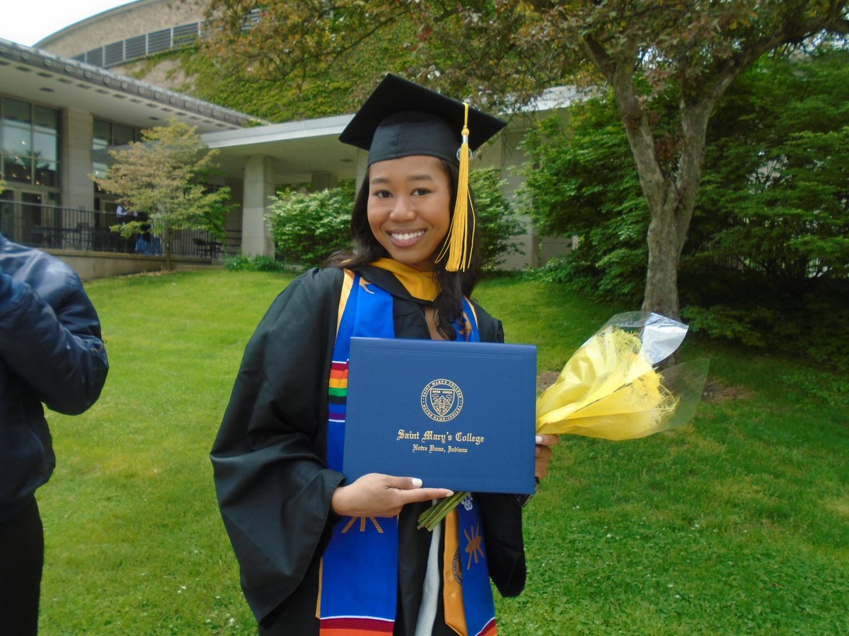 larkininthedeep's tweet photo. Officially a college graduate!

Thank you @saintmarys for an incredible 4 years, and thank you Dr. Young for introducing me to my love for research 🔔💙 https://t.co/kzLzYYiQRr