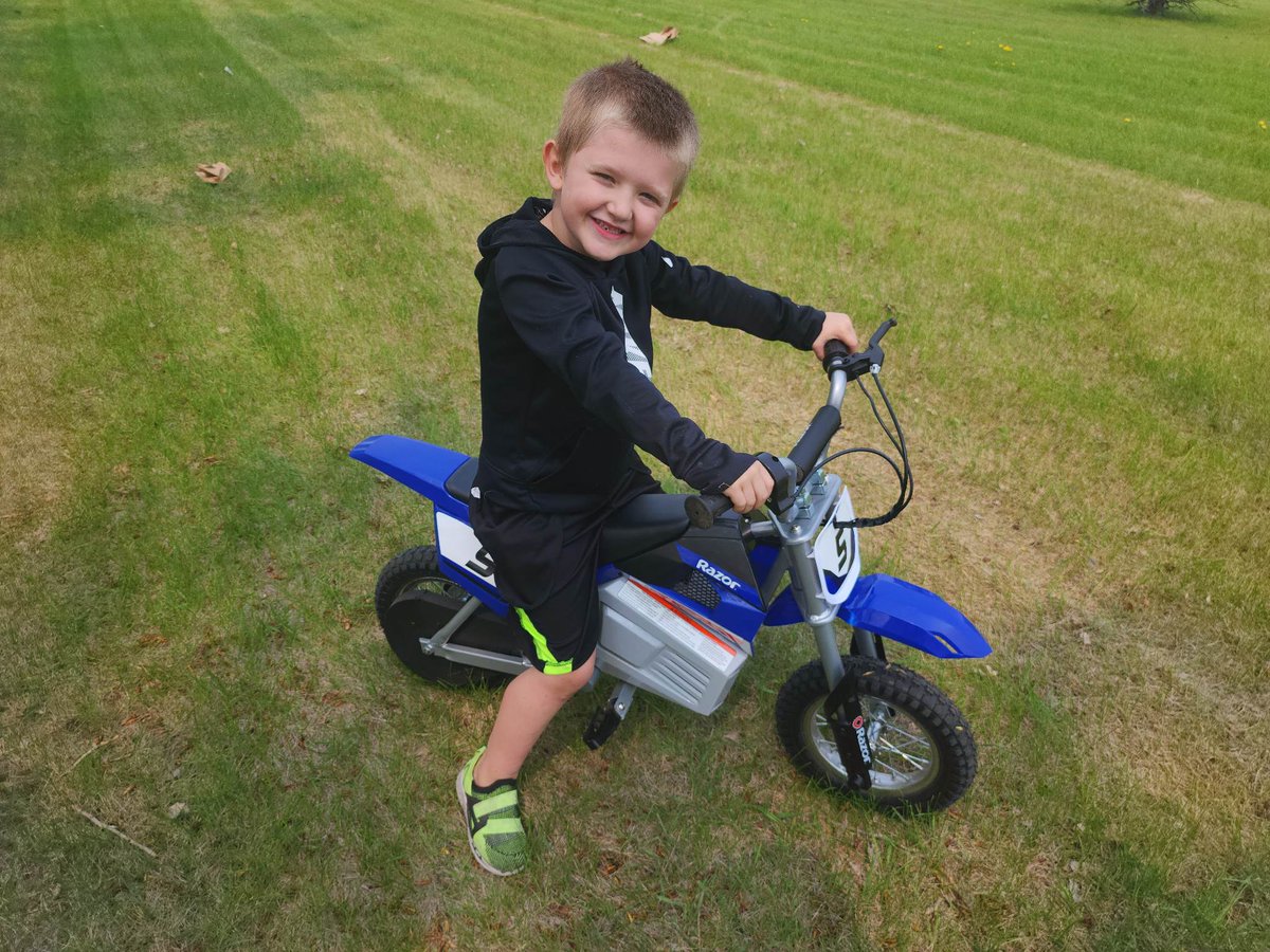 JakeFortyX's tweet photo. Dirt bike training day 1 lol w @MrsForty01 https://t.co/0hYdJzl5vc