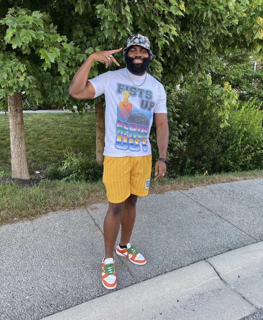 FistsUpAfrosOut's tweet photo. All tees are $15 today ⭐️⭐️⭐️ https://t.co/djevbXrAK9