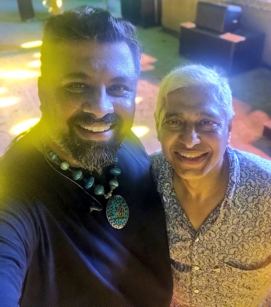 VikasSwarup's tweet photo. Delighted to see @Raghu_Dixit at #JLFSonevaFushi. He gave the opening score for #thegreatindianmurder, the webseries based on my book #SixSuspects https://t.co/dYL5krvPX3