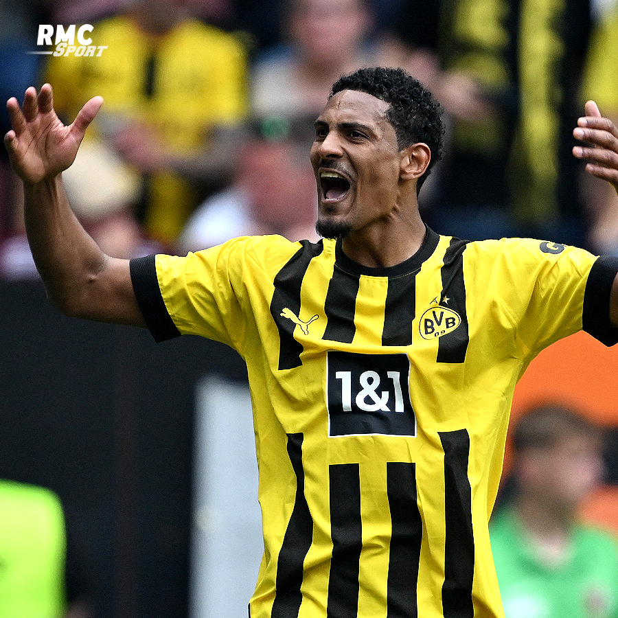 RMCsport's tweet image. 💥 ÉNOOORME DORTMUND ! 

🟡⚫ Grâce notamment à un doublé de Haller, le BVB bat Augsburg (3-0) et DOUBLE LE BAYERN dans la course au titre à une journée de la fin (70 pts à 68). Le BVB fonce le titre de champion d'Allemagne !

rmcsport.bfmtv.com/football/bunde…