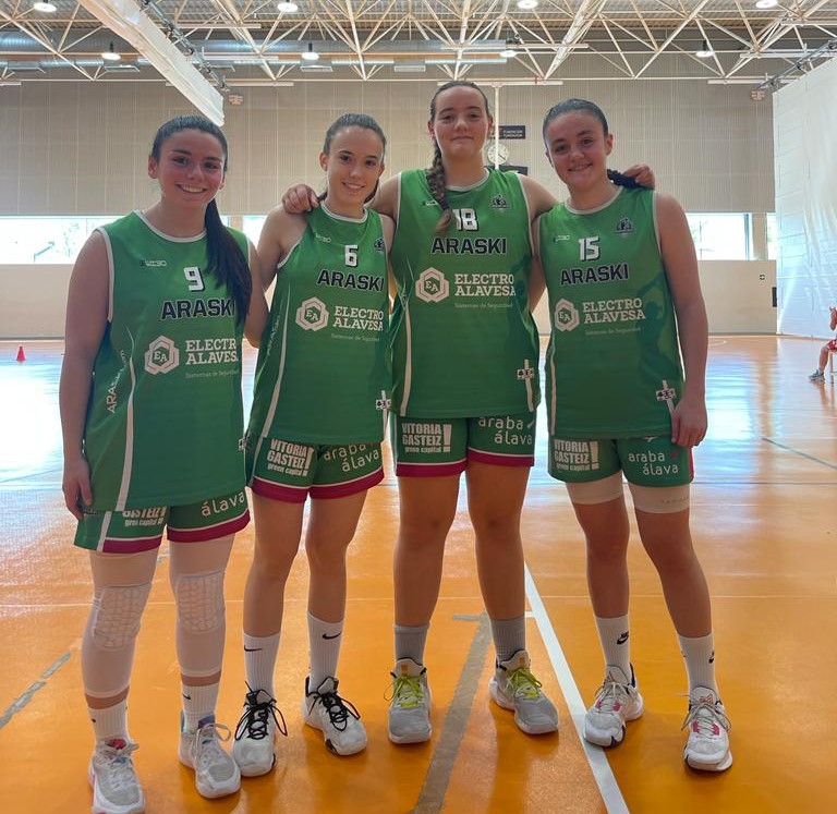 𝟯𝘅𝟯 𝗨𝟭𝟳 𝗔𝗥𝗔𝗕𝗔

¡Araski estará en el Campeonato de Euskadi! 🙌

❌ 11-6 vs @Fundacion5mas11 
✅ 11-6 vs @CBToju 
✅ 10-4 vs @CB_ARABA 

#ADNAraski 💚