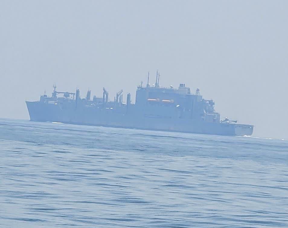 IRGC surveillance of an American ship in the Strait of Hormuz.

Images released by Iran's IRGC show a Hamilton DDG60 warship passing through the Strait of Hormuz along with support vessel TAKE6.