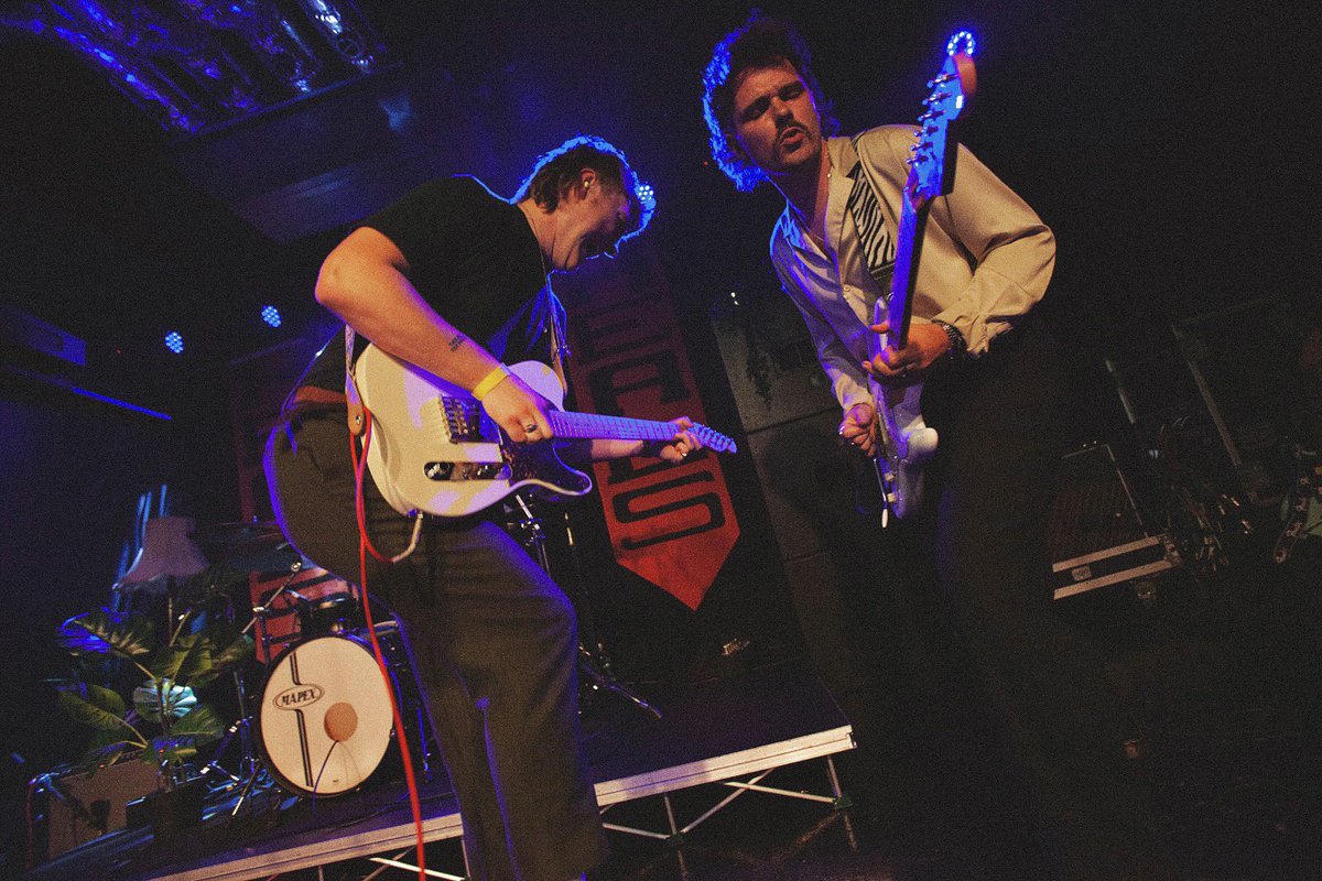 𝑯𝑬𝑨𝑳𝑺 tweet media