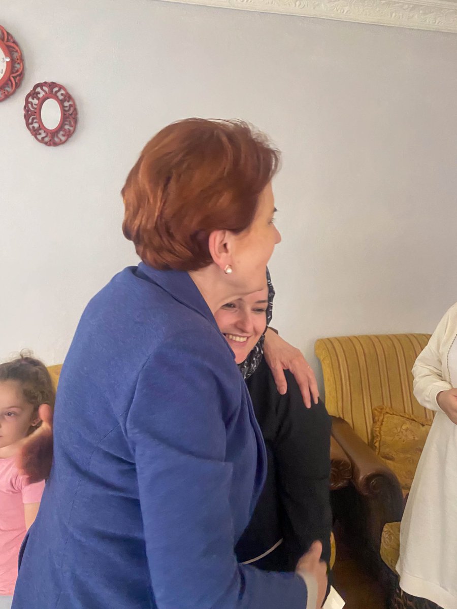 meral_aksener's tweet photo. Bugün Güngören’de evleri ziyaret ettik. Genç bir çiftimizin de nişanına şahit olduk…

Kapıları tek tek çalacak, milletimizin derdine de mutluluğuna da ortak olmaya devam edeceğiz.

28 Mayıs akşamı tüm yüzleri güldüreceğiz! https://t.co/1HPPPBIrBc