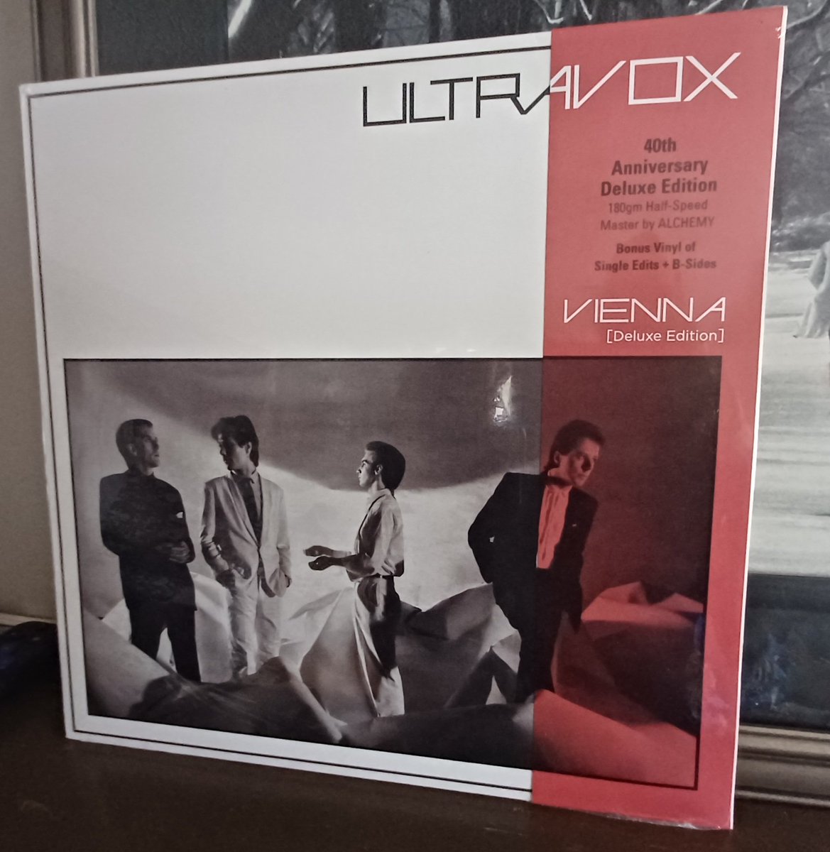 SeeREDnowDesign's tweet photo. So sweet

#Ultravox https://t.co/LHGK4PEjRd