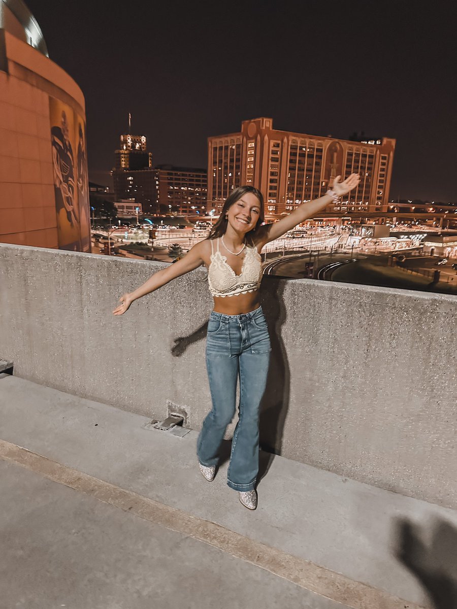 maddie🧋 on Twitter "to answer thomas rhett’s question, my country song